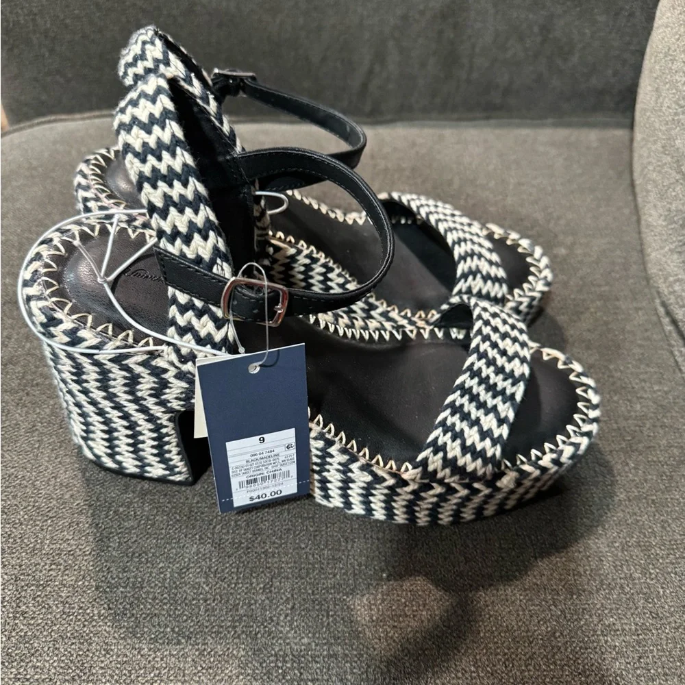 Universal Thread Black and Cream Woven Platform Sandals